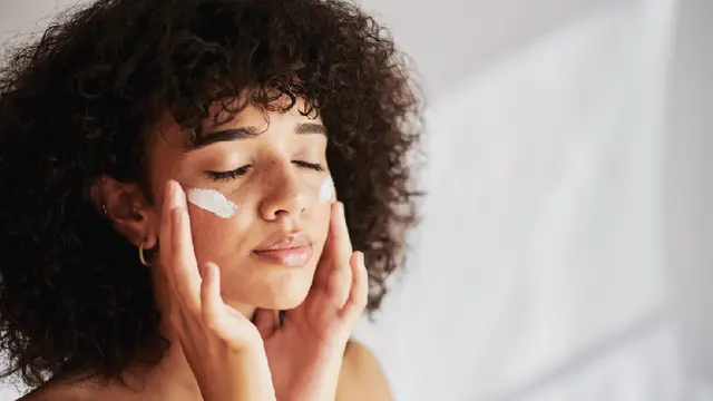 Mengupas Kekuatan Retinol untuk Atasi Kerutan dan Garis-garis Halus, Ketahui Cara Tepat Memakainya!