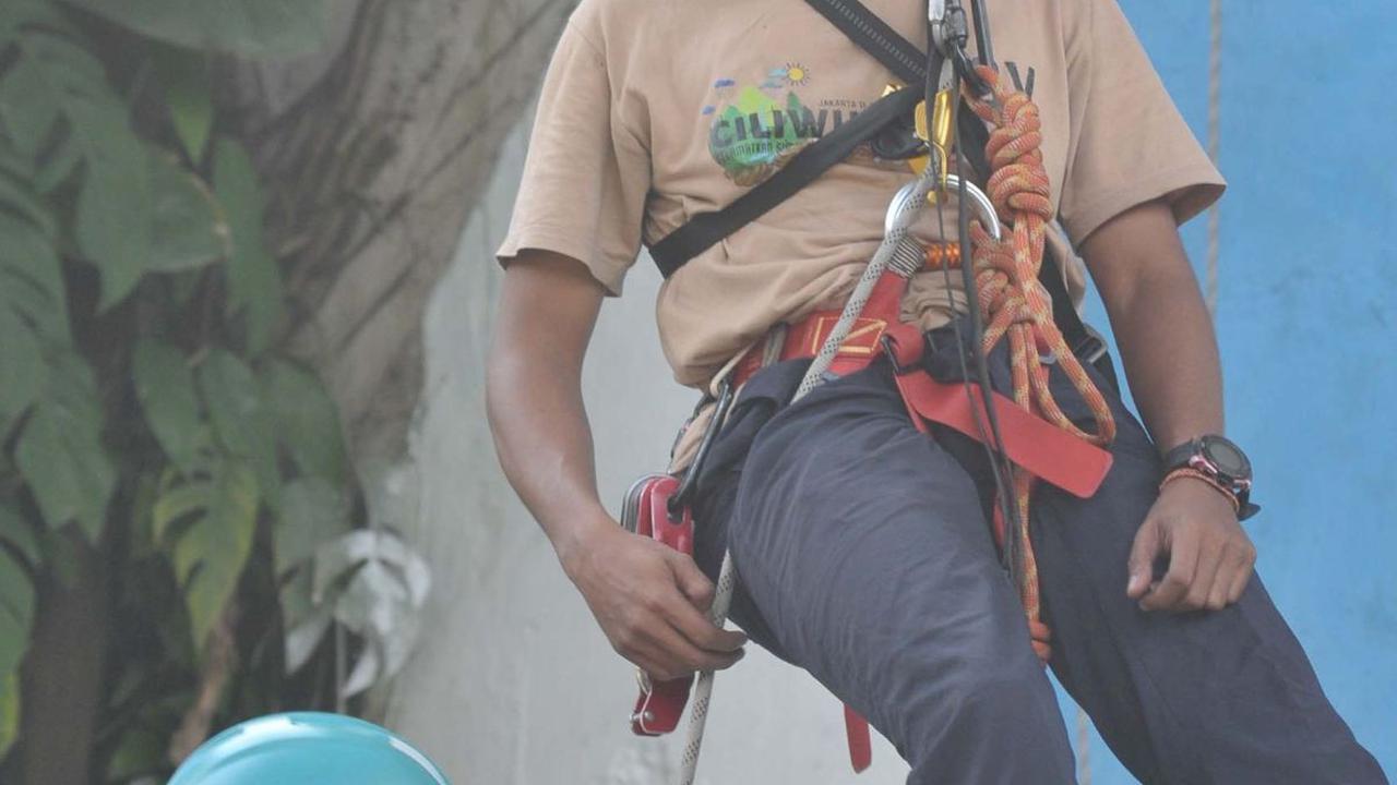 Penyelamatan dengan teknik croll to croll, counter balance, dan power system ini dapat digunakan untuk segala medan.&nbsp;Foto: Merdeka.com/Imam Buhori