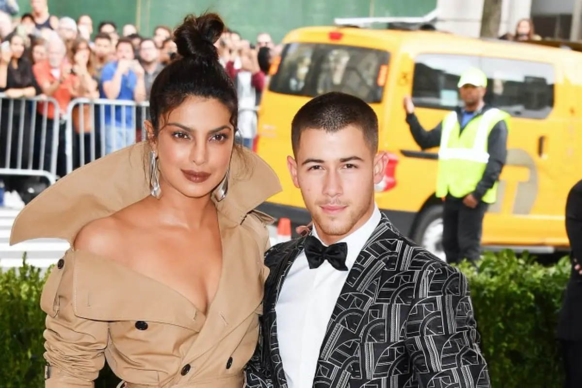 [Bintang] Nick Jonas dan Priyanka Chopra