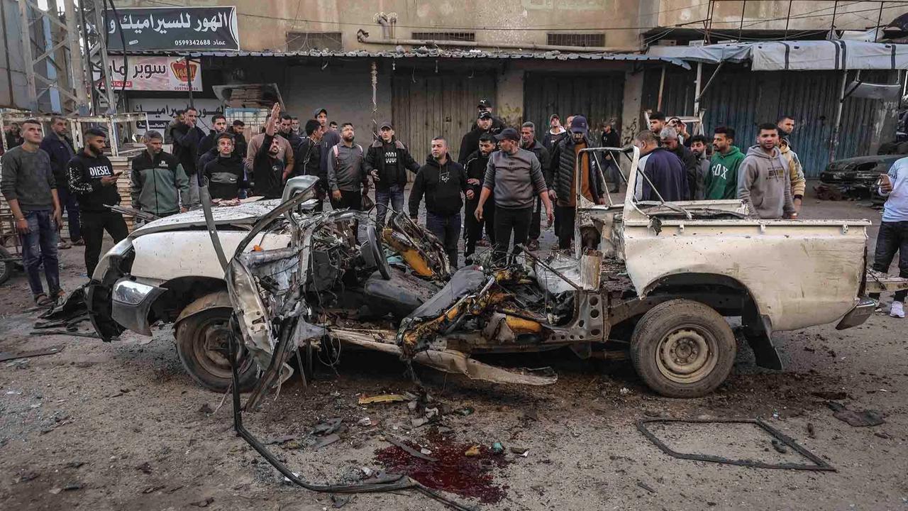 FOTO: Serangan Udara Israel Sasar Jip Polis di Gaza Tewaskan Tiga Orang