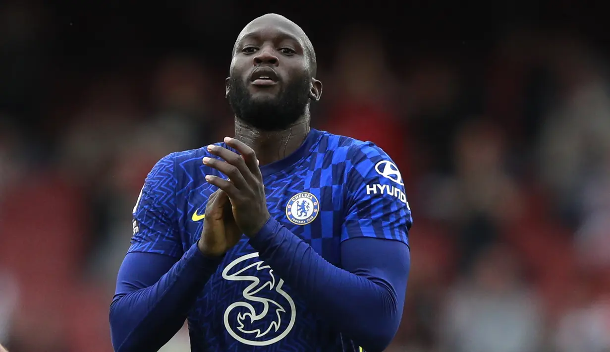 Romelu Lukaku. Striker berusia 28 tahun ini didatangkan Chelsea dari Inter Milan senilai 115 juta euro. Ia langsung mencetak 1 gol di laga debutnya pada pekan kedua Liga Inggris saat mengalahkan Arsenal 2-0 di Emirates Stadium, 22 Agustus 2021. (Foto: AP/Ian Walton)