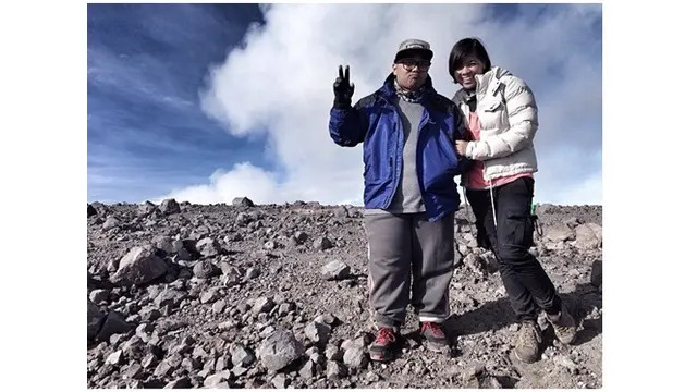 Saykoji dan sang istri mendaki bersama di Mahameru