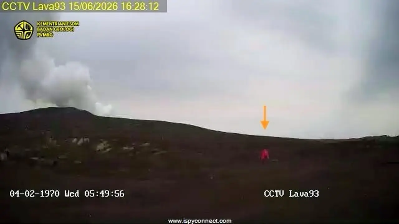 Pengunjung nekat datangi pulau Anak Krakatau. (Istimewa)