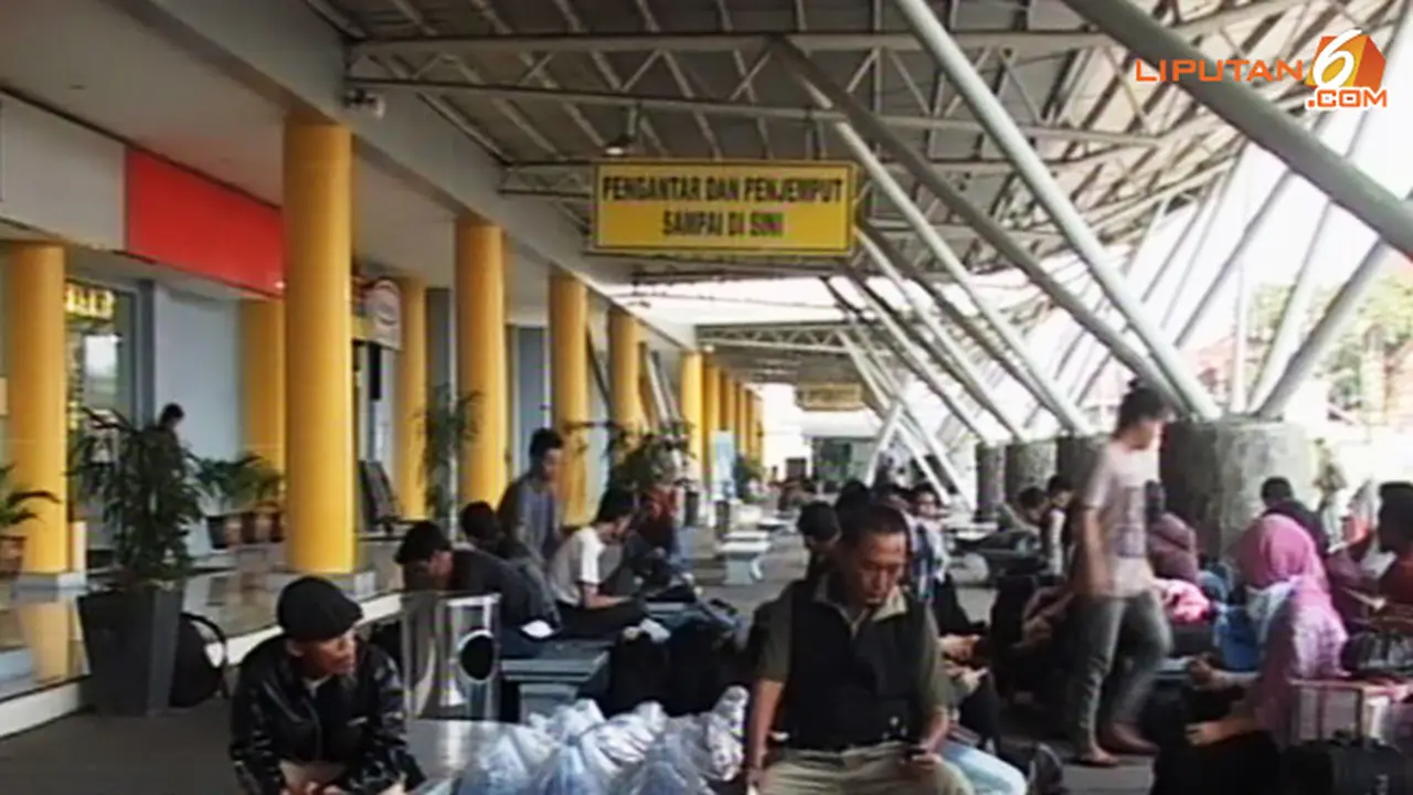 mudik-stasiun-senen-130730c.jpg