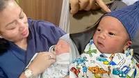 Punya Cucu ke-6, Ini 6 Momen Ibu Citra Kirana Bersama Baby Atharrazka