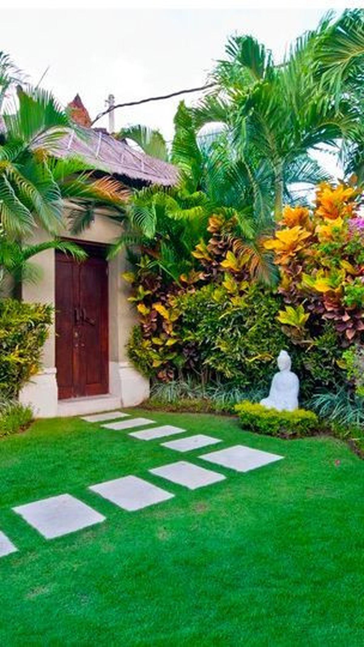 Taman Bali Minimalis Ala Villa
