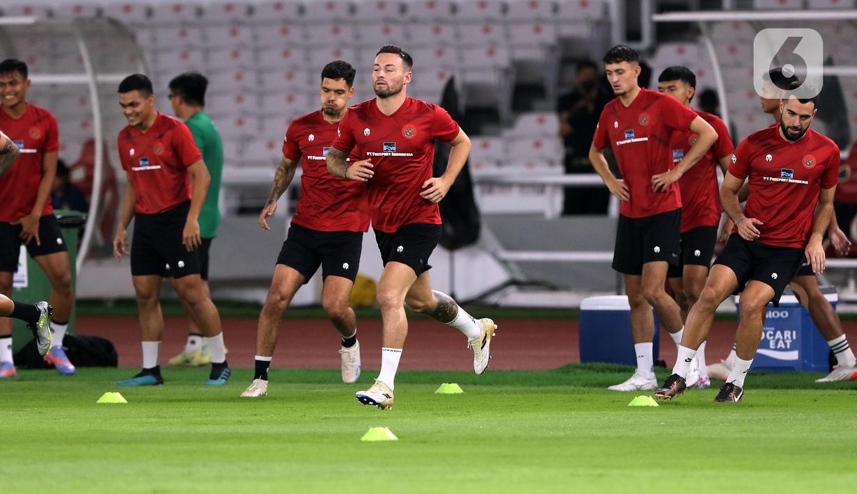 Berdasarkan informasi, pelatih yang kerap disapa STY itu menyebut jika 25 pemain saat ini dalam kondisi bagus dan siap berlaga melawan Argentina pada Senin (19/6/2023). (Liputan6.com/Helmi Fithriansyah)