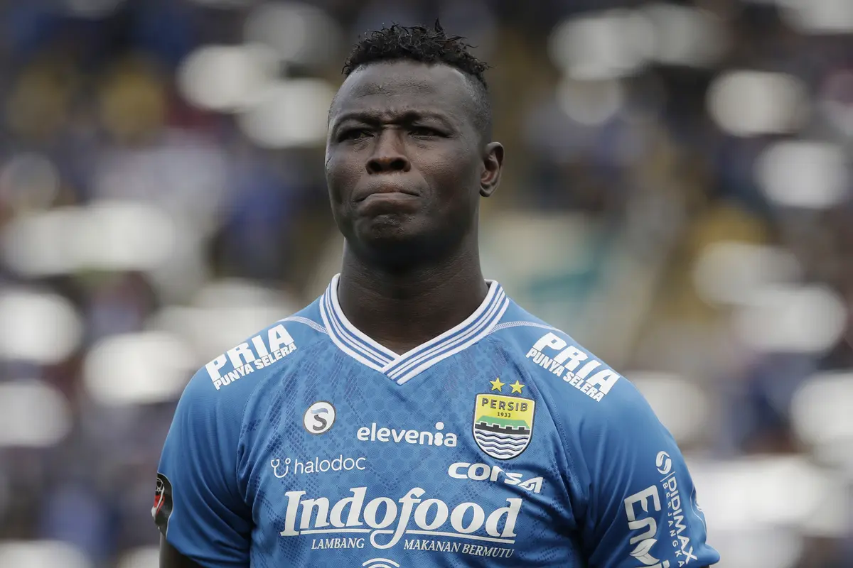 Striker Persib Bandung, Ezechiel N'Douasel, bersiap saat akan melawan TIRA Persikabo pada laga Piala Presiden 2019. (Bola.com/Yoppy Renato)