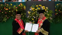 Penjabat (Pj) Gubernur Kalimantan Timur, Akmal Malik (kiri) dikukuhkan gelar Profesor Kehormatan Bidang Ilmu Hukum Fakultas Hukum Universitas Islam Sultan Agung (Unissula) Semarang (Istimewa)