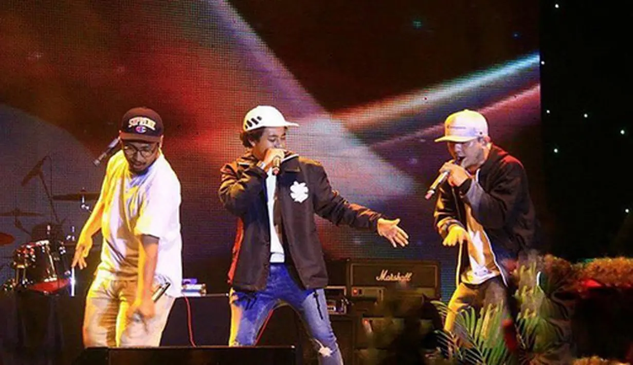 Seperti diketahui, sejak memutuskan keluar dari Coboy Junior yang sekarang ganti nama menjadi CJR, Bastian Steel setidaknya telah merilis delapan single dan satu album. (Instagram/bastiansteel)