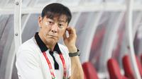 Pelatih Timnas Indonesia, Shin Tae-yong saat laga lanjutan Grup B Piala AFF 2024 melawan Laos di Stadion Manahan, Solo, Jawa Tengah, Kamis (12/12/2024). (Bola.com/Abdul Aziz)