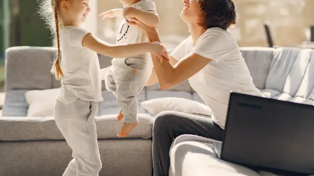 Cara Orangtua Mengurangi Tekanan dalam Parenting