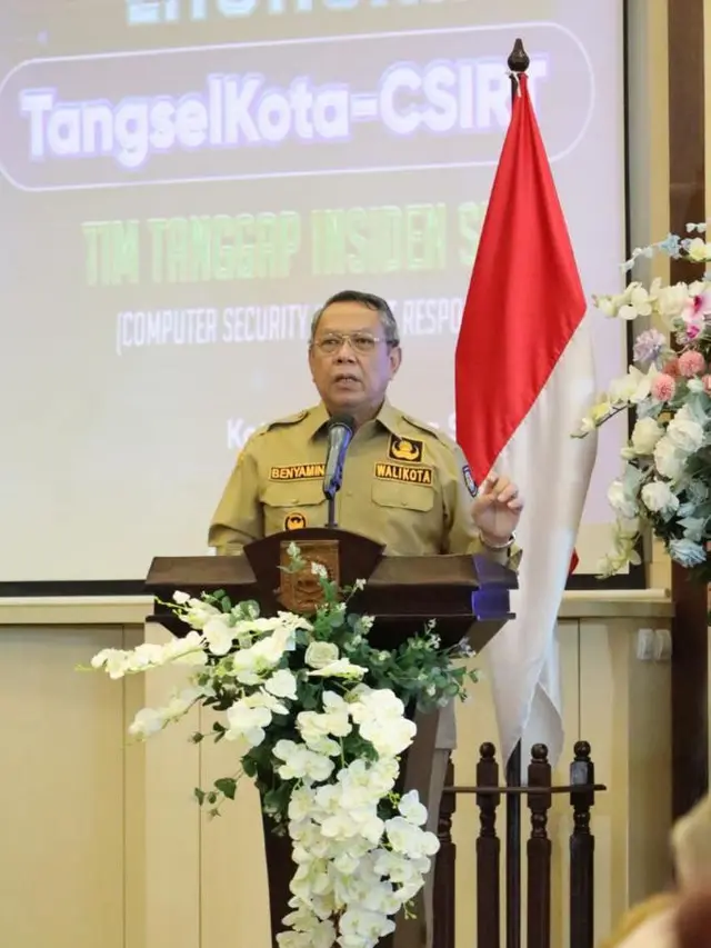 Wali Kota Tangerang Selatan Benyamin Davnie