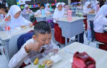 Ragam Keluhan Hari Pertama Makan Bergizi Gratis: Rasa Hambar, Tidak Ada Susu dan Makanan Datang Jelang Pulang