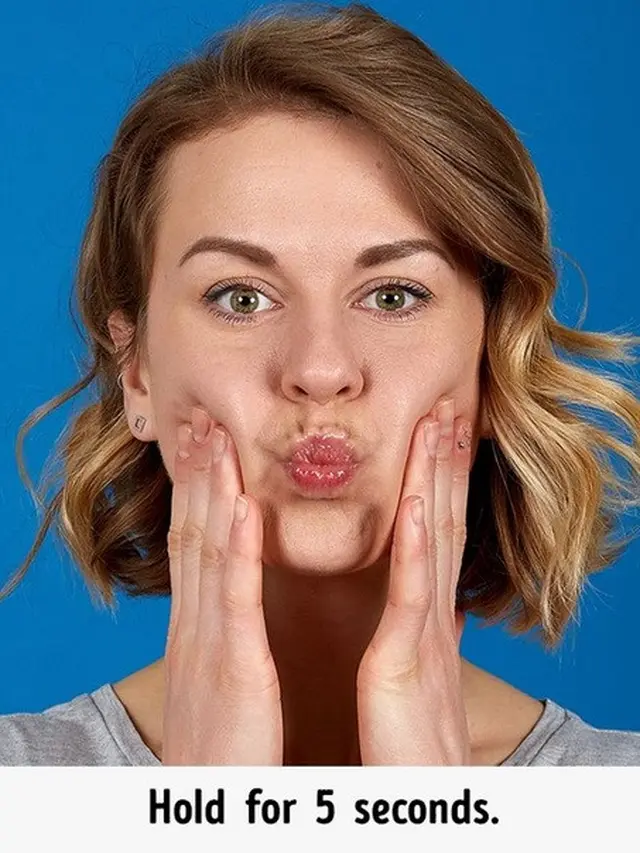 senam wajah untuk hilangkan double chin/foto: Brightside