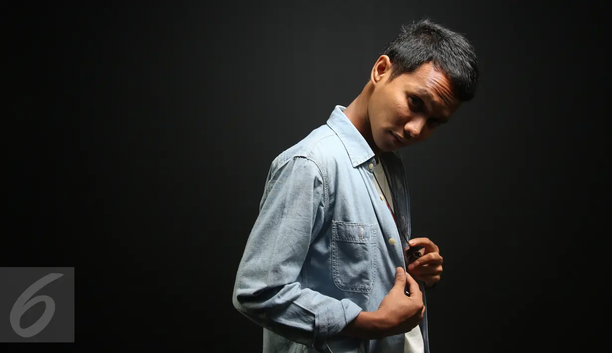 Finalis asal Pekanbaru, Freza berpose saat sesi foto di SCTV Tower, Jakarta, Rabu (17/5). (Liputan6.com/Fatkhur Rozaq)