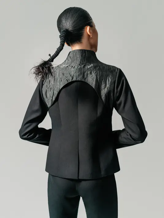 TANGAN juga berhasil menciptakan celana klasik, diangkat menjadi celana yang penuh aksi.