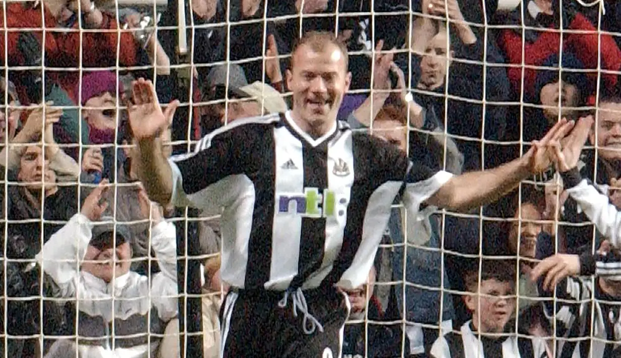 1. Alan Shearer (260 gol) - Hingga saat ini Alan Shearer merupakan pemain yang paling banyak mencetak gol di kompetisi Liga Inggris sepanjang sejara. Shearer menjadi predator paling ganas di Liga Inggris dengan koleksi 260 gol. (AFP/Paul Barker)