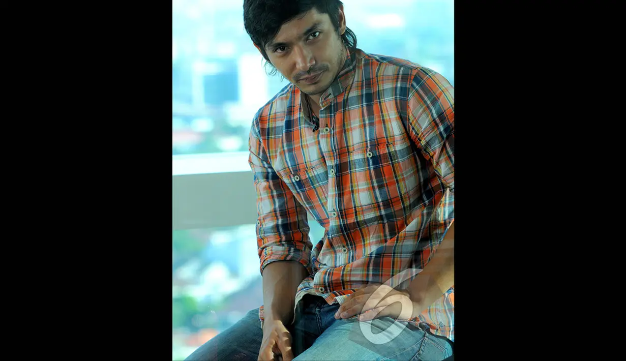 Abimana Arysatya kembali bermain dalam film bernuansa religi. Film terbarunya bertajuk Haji Backpacker, Jakarta, Rabu (6/8/2014) (Liputan6.com/Faisal R Syam)