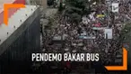 Aksi unjuk rasa ribuan warga memprotes pemotongan anggaran pendidikan tinggi di kota Rio de Janeiro berujung rusuh. Demonstran sempat bentrok dengan polisi dan membakar sebuah mobil bus.