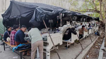 Pasien Rumah Sakit Dirawat di Tenda Usai Gempa M 7,7
