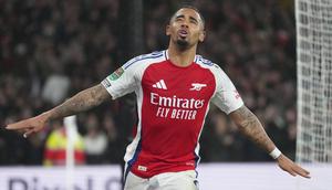 Pemain Arsenal, Gabriel Jesus melakukan selebrasi setelah mencetak gol ke gawang Crystal Palace pada laga perempat final Carabao Cup 2024/2025 yang berlangsung di Emirates Stadium, London, Inggris, Kamis (19/12/2024) WIB. (AP Photo/Kirsty Wigglesworth)
