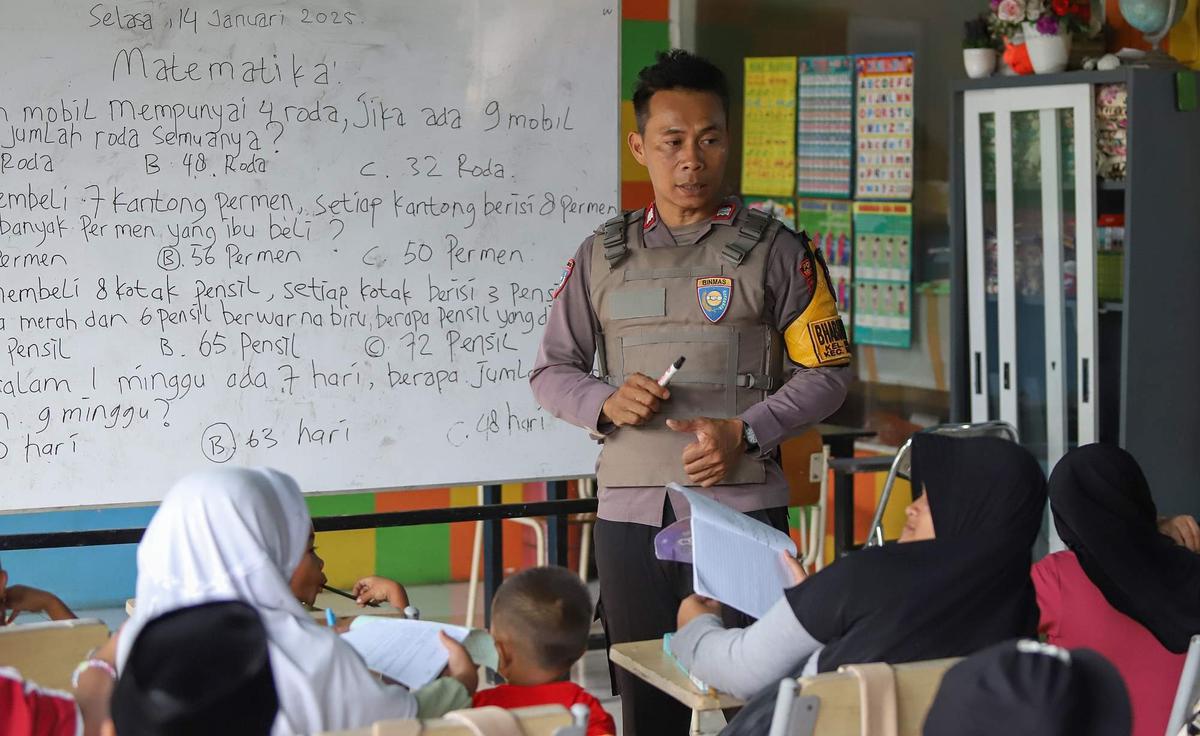 Sosok Aiptu Agus Riyanto, Polisi Inspiratif Dirikan Sekolah Gratis untuk Anak-Anak Pemulung di Sudut Jakarta