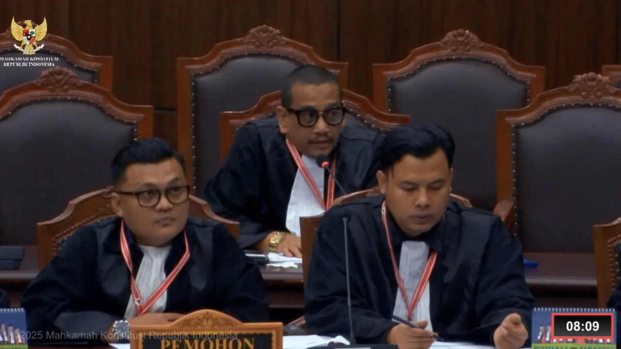 Pasangan calon bupati dan wakil bupati Bandung Barat nomor urut 03 Hengki Kurniawan-Ade Sudrajat Usman mengajukan gugatan sengketa Pilbup Bandung Barat 2024 ke Mahkamah Konstitusi (MK).