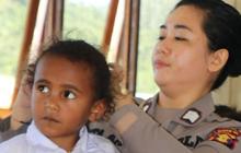 Potret Satu-satunya Polwan Jadi Agen Trauma Healing di Papua, Sosoknya Cantik Mempesona & Tangguh