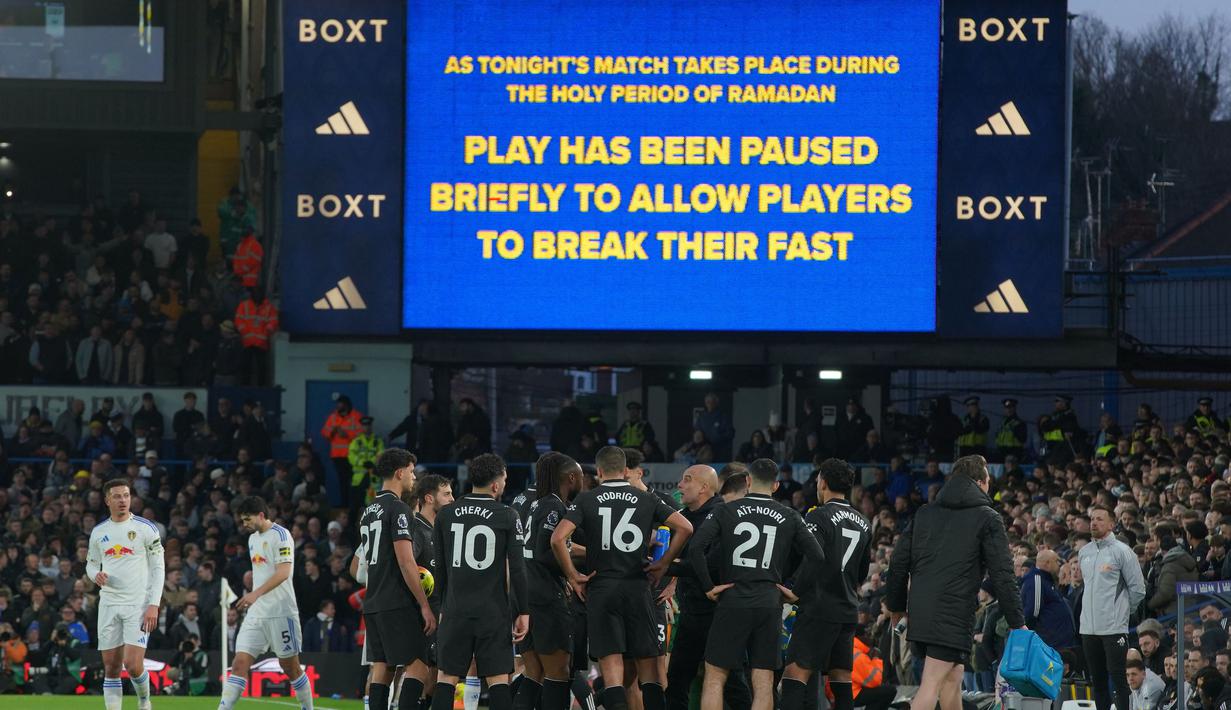 Laga Leeds United melawan Manchester City dalam laga lanjutan Liga Inggris 2025/2026, Sabtu (28/02/2026) diwarnai dengan momen toleransi. (AP Photo/Ian Hodgson)