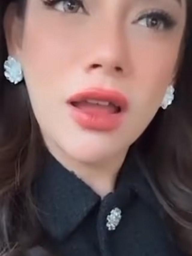 Potret Celine Evangelista Live di akun Instagram Miliknya