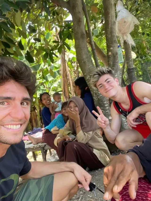 10 Momen Lucu Pembalap MotoGP Melokal di Lombok, Makan Nasi Putih Lauknya Nasi Goreng