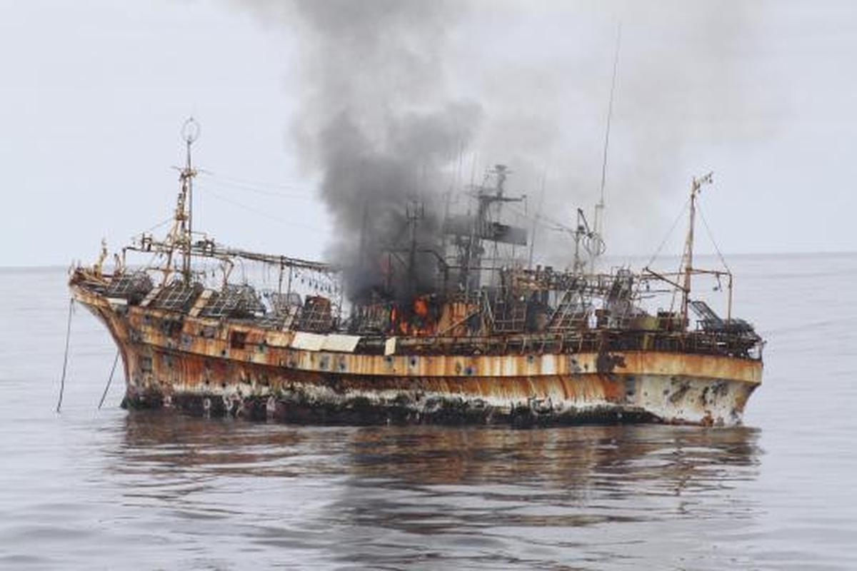 "Kapal Hantu" Jepang ditenggelamkan