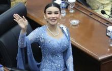 Tampil Berkebaya, 8 Foto Bebizie Saat Dilantik Jadi Anggota DPRD dan Tunda Mencari Pasangan