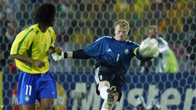 Foto: 5 Kiper Peraih Golden Glove Pada 5 Edisi Terakhir Piala Dunia, Neuer dan Courtois Saling Sikut untuk Raih Gelar Kedua