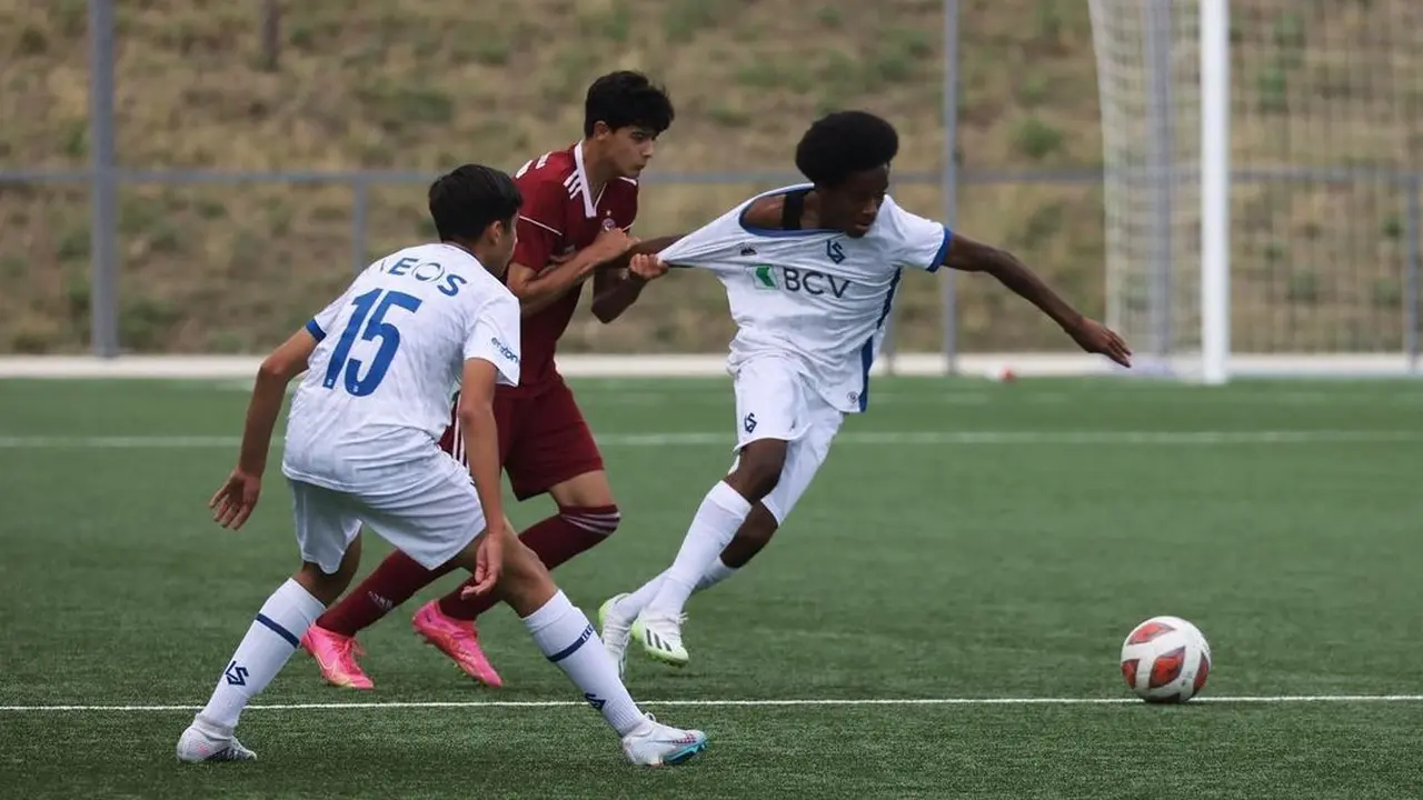 Gelandang FC Lausanne-Sport U-17 di Swiss, Chow-Yun Damanik.