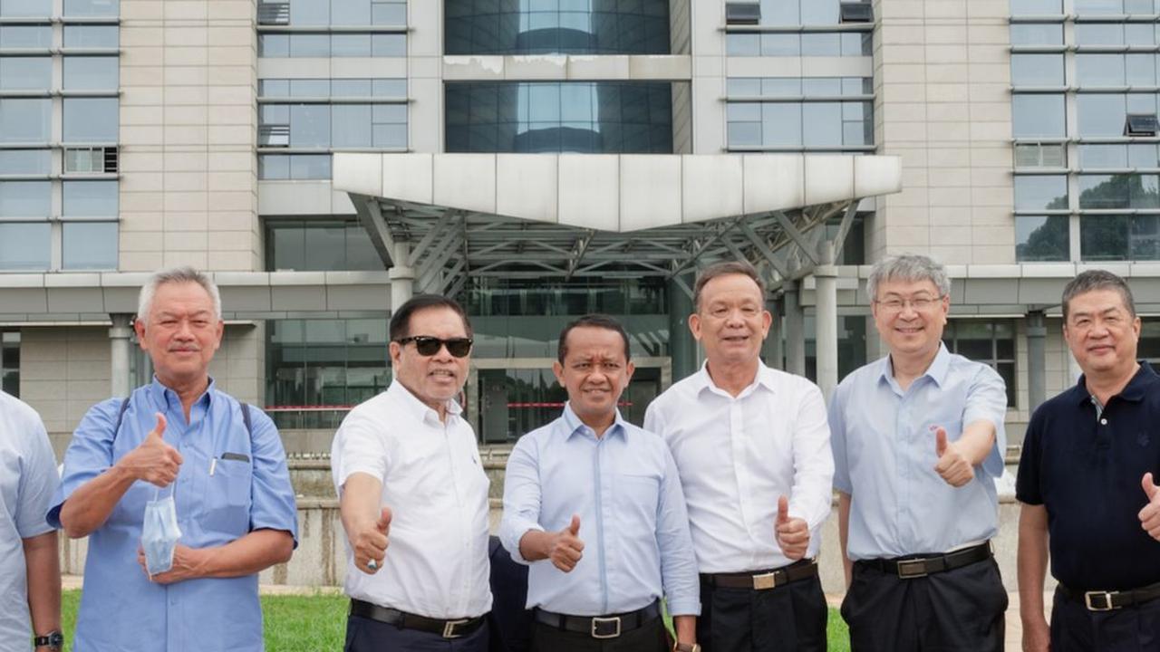 Menteri Investasi Bahlil Lahadalia Terpukau Kecanggihan Pabrik Mobil Chery di Wuhu, China