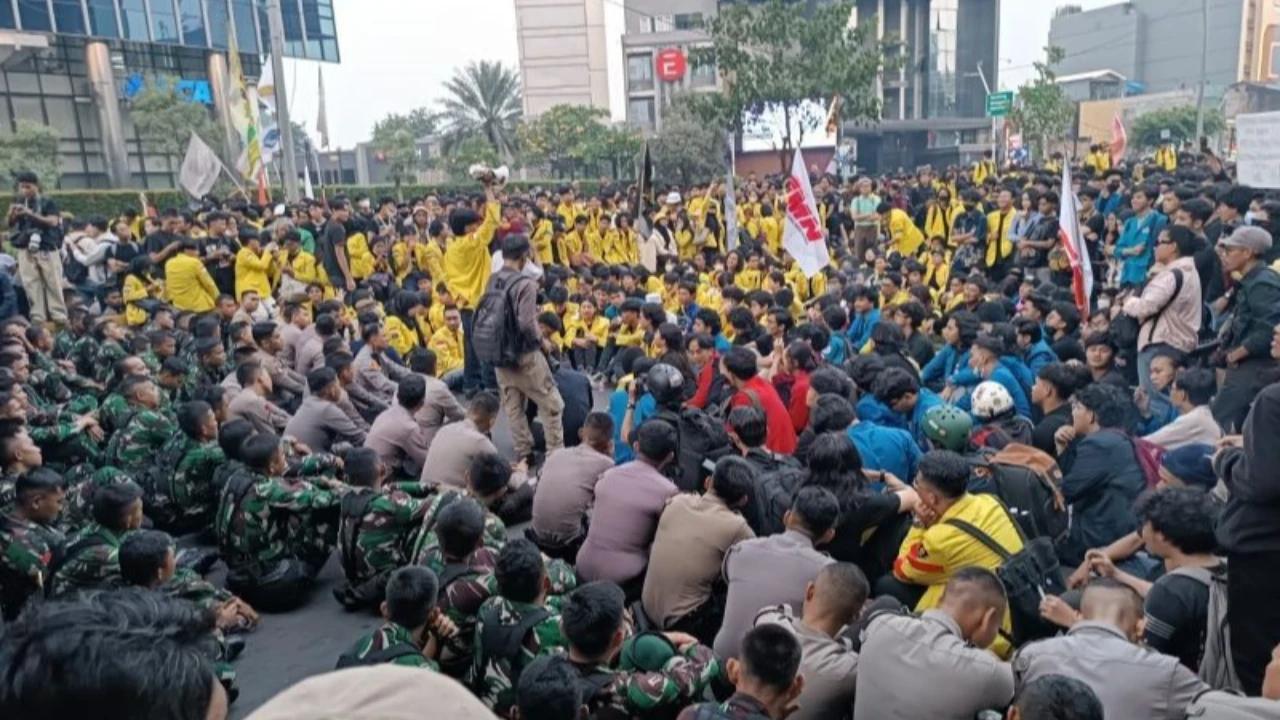 Kapolda Metro Jaya Larang Anggota Amankan Demo Bawa Senpi