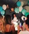 Selena Gomez mendapatkan kejutan ulang tahun dari orang-orang terdekatnya.(instagram/selenagomez)