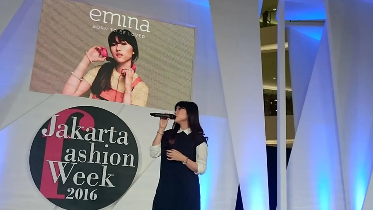 Cantiknya Isyana Sarasvati di JFW 2016