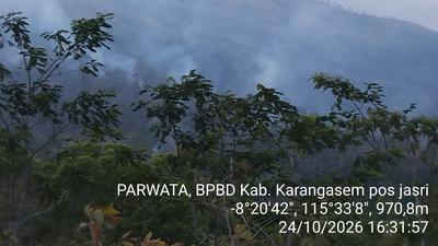 18 Hektar Lahan di Lereng Gunung Agung Terbakar