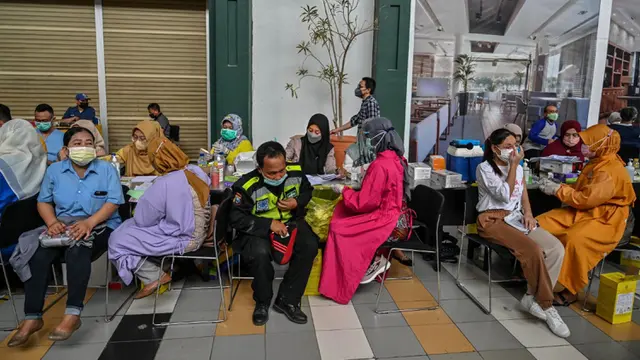 FOTO: Pelaksanaan Vaksinasi COVID-19 di Surabaya