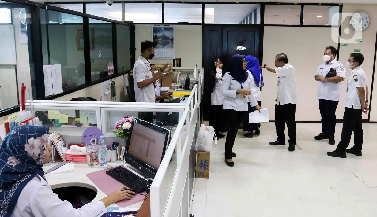 Pemprov DKI Jakarta tidak melaksanakan halal bihalal pada hari pertama bekerja pascacuti bersama libur Lebaran Idul Fitri 2023. (Liputan6.com/Herman Zakharia)
