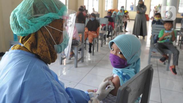 Pemberian Imunisasi untuk Anak Sekolah di Kota Depok