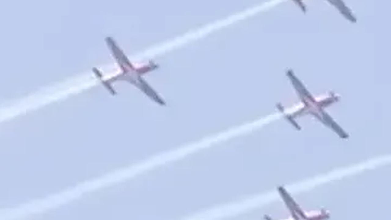 VIDEO: Keren! Atraksi Heli TNI AU Goyang Maumere di Langit Jakarta