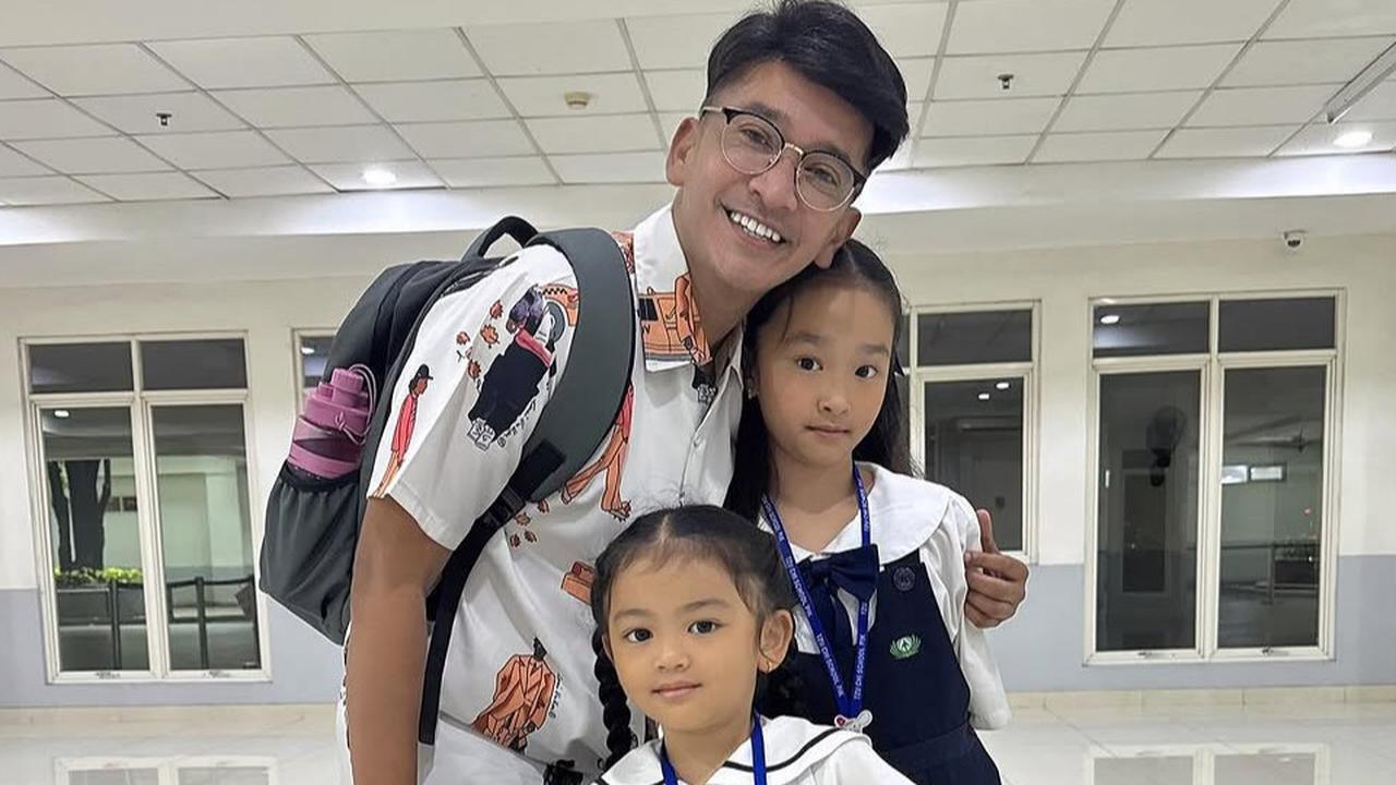 7 Potret Ruben Onsu Antar Anaknya Thalia dan Thalia ke Sekolah saat Sarwendah Masuk Rumah Sakit di Singapura