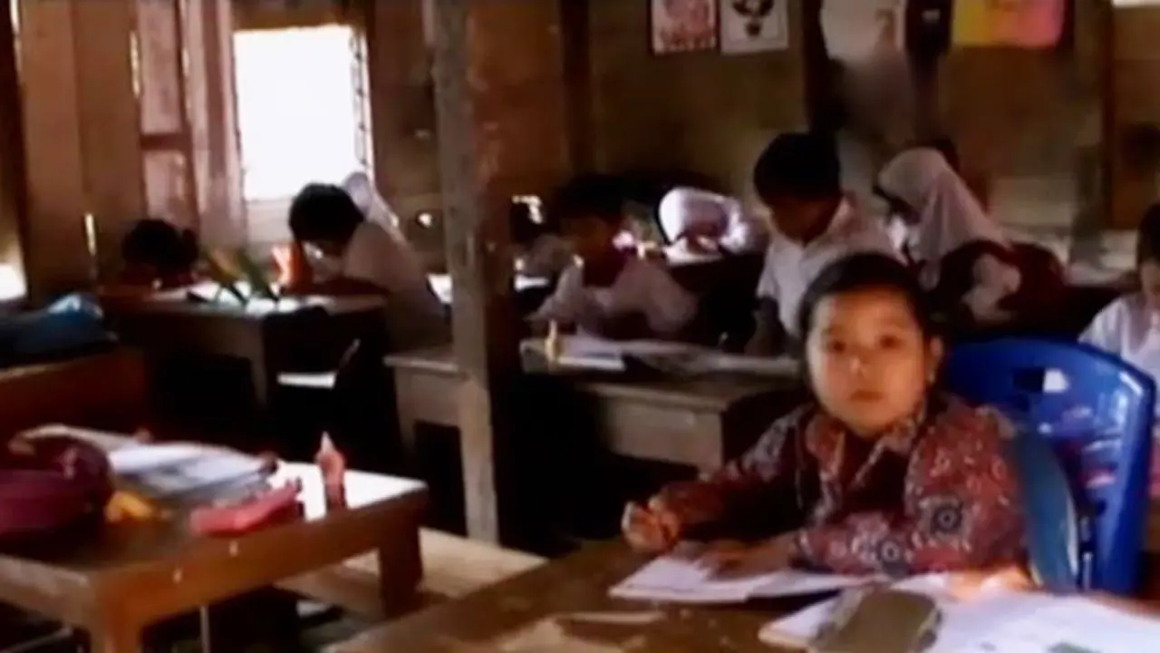 Dana Pendidikan Triliunan, Siswa di Jambi Belajar di Kelas Bobrok