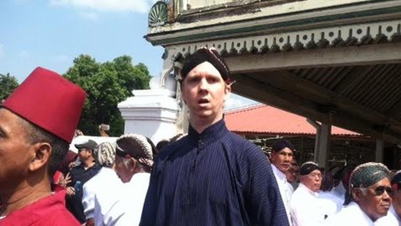 Kesengsem Yogya, Tom si bule Amerika jadi abdi dalem keraton