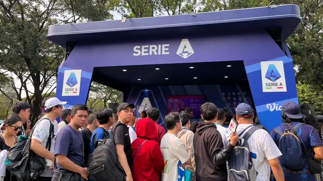 Keramaian booth Serie A pada Sesi Meet & Greet Christian "Bobo" Vieri