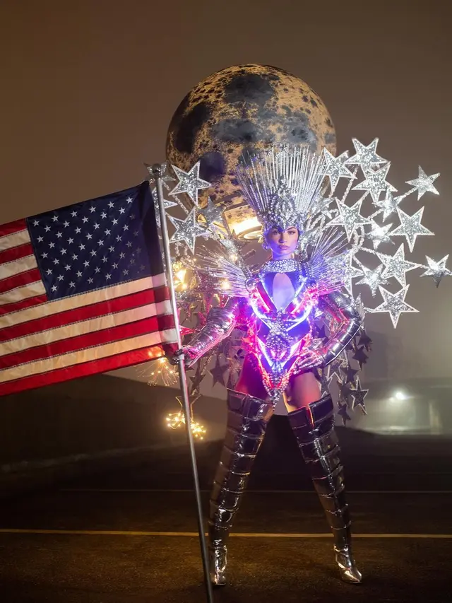 10 Kostum Nasional yang Mencuri Perhatian di Miss Universe 2022, Wakil Indonesia Bawa Kapal Phinisi 6 Kg